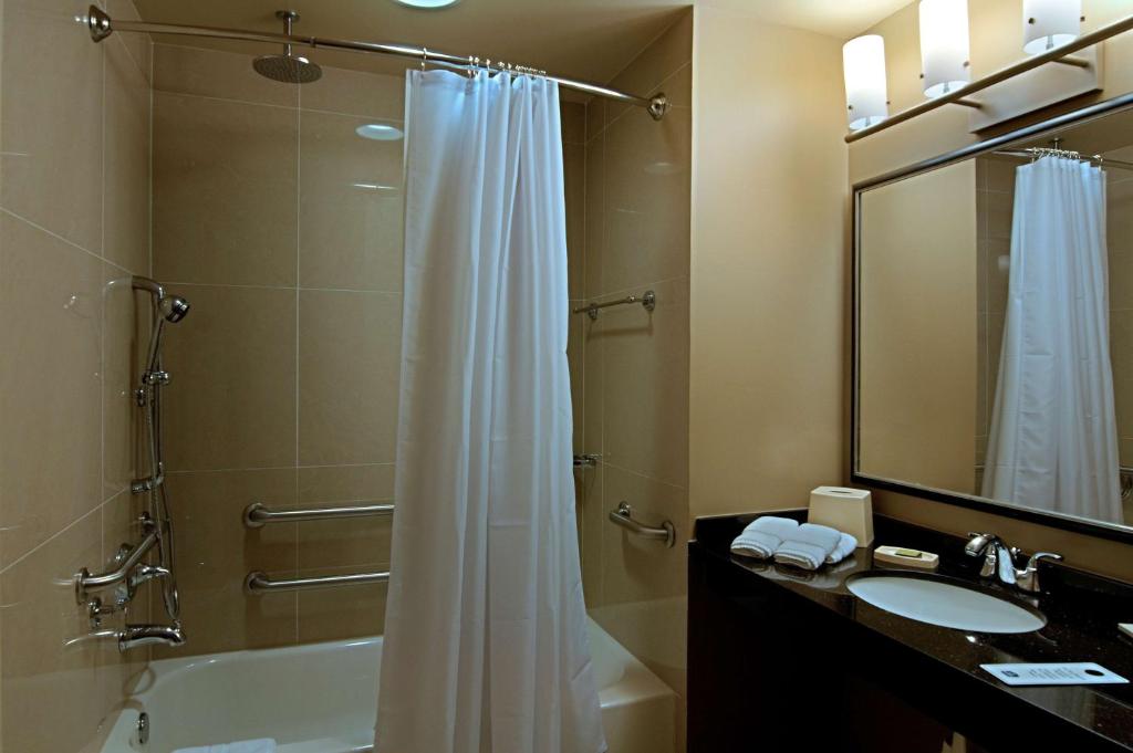 Best Western Plus Miami Airport North Hotel & Suites Main image 2